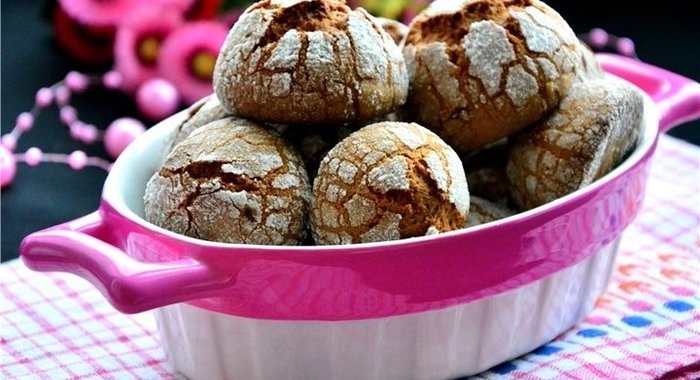 Шоколадное печенье с кракелюром