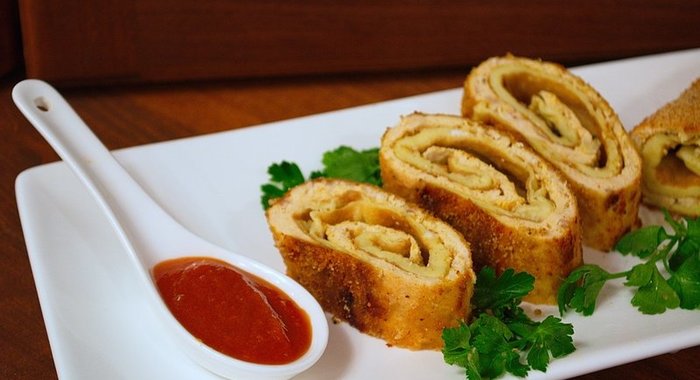Мясной рулет с омлетом