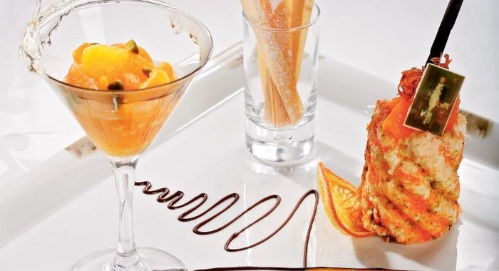 Шарлотка с ликером и цитрусовым компотом