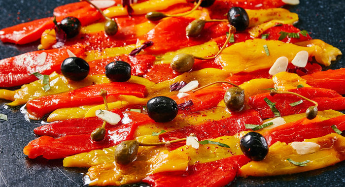 Печеный перец под оливковым маринадом