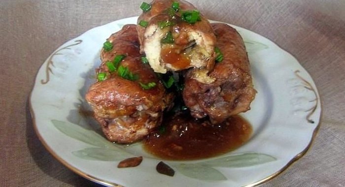 Куриный рулет с сыром и яблоком