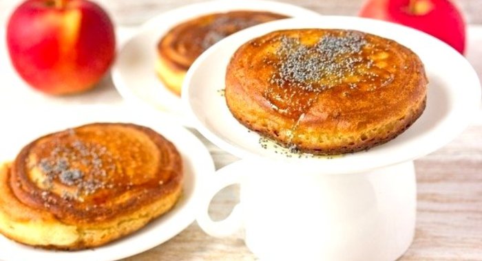 Медовые оладьи с яблочной «сердцевиной»