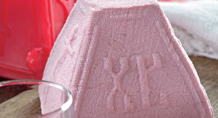 Розовая пасха с вареньем