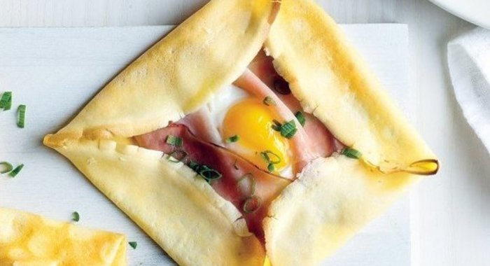 Блинчики с ветчиной и яйцом