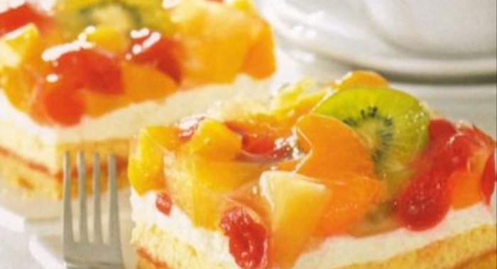 Нежные бисквитно-фруктовые пирожные к чаю Проще простого без выпечки