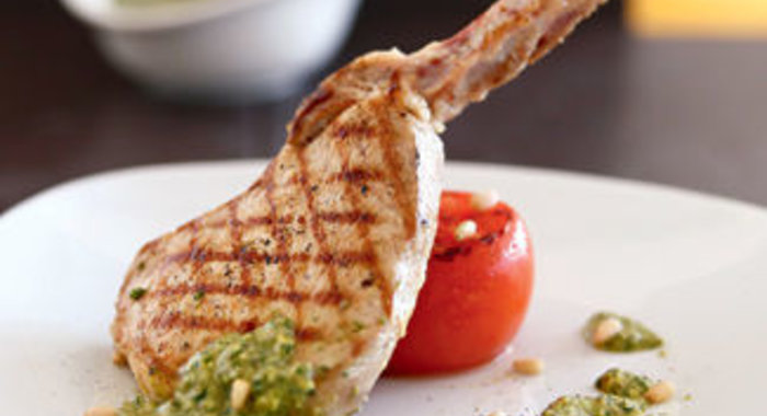 Свиные котлеты с сальсой верде