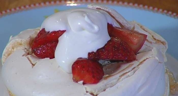 Безе с клубникой