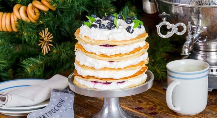 Блинный торт с черничным кремом