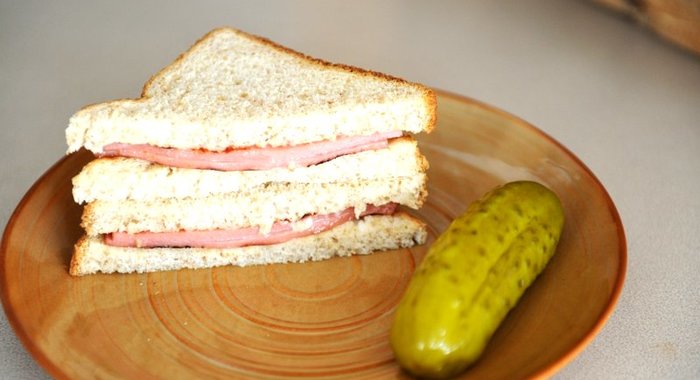 Бутерброды с вареной колбасой