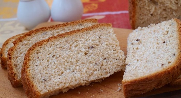 Хлеб с цельнозерновой мукой и семенами льна в хлебопечке