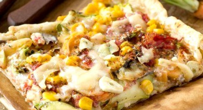 Пицца с индейкой, кукурузой и фасолью