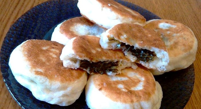 Пирожки со щавелем из дрожжевого теста