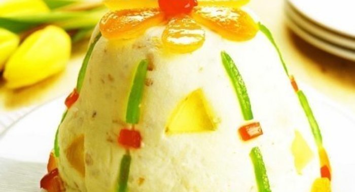 Пасха с миндалем и изюмом