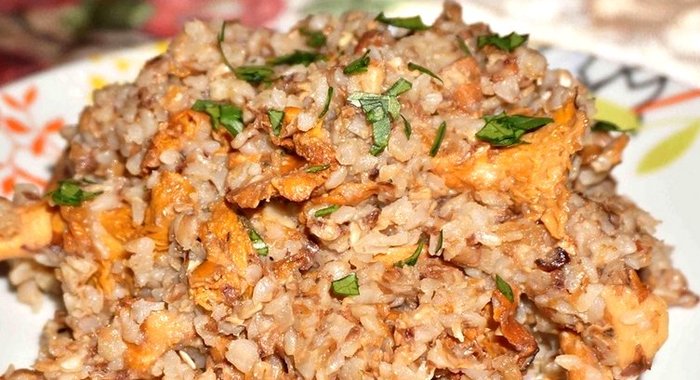 Гречка с лисичками и луком