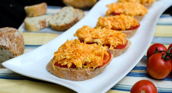 Бутерброды с морковью и сыром