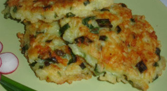 Рисовые оладьи с сыром и луком