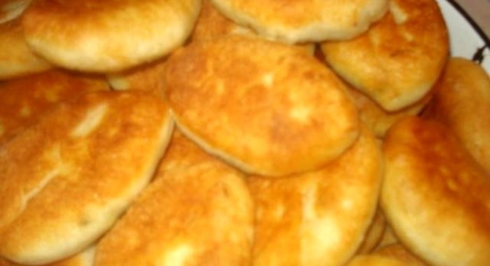 Пирожки с яйцом и зеленью