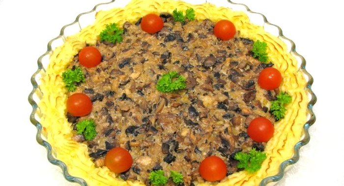 Запеканка с грибами и картофельным пюре