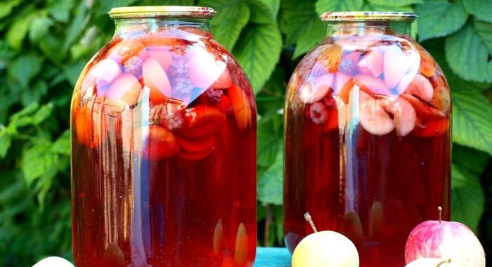 Компот на зиму из яблок, абрикос и ежевики