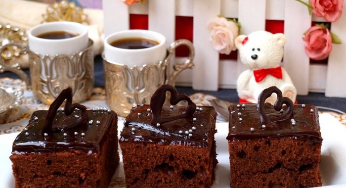 Шоколадные пирожные с заливкой