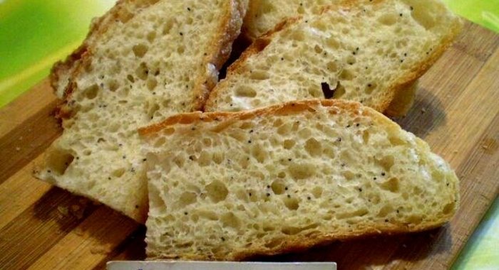Хлеб с кунжутом и маком