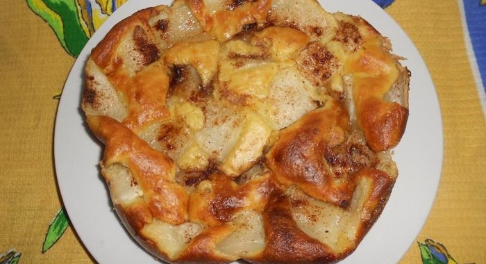 Шарлотка с дыней и корицей