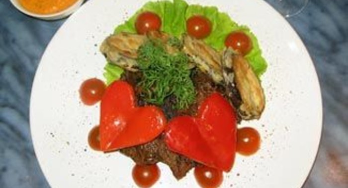 Стейк из говядины с медальонами из баклажанов