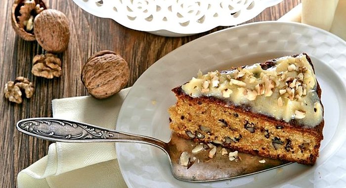 Морковный торт с грецкими орехами