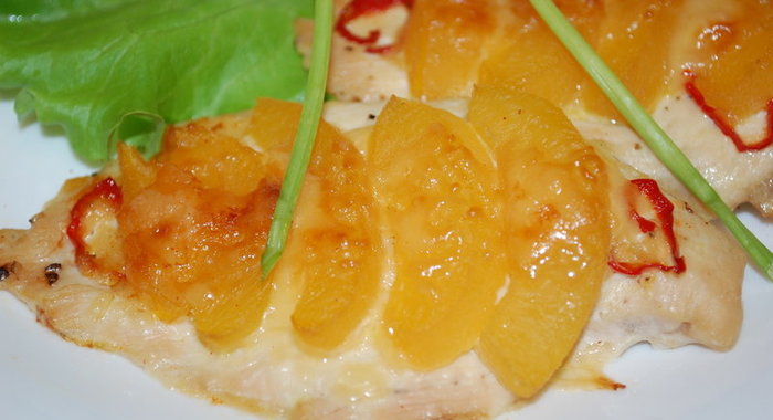 Куриные грудки в имбирном маринаде с персиком