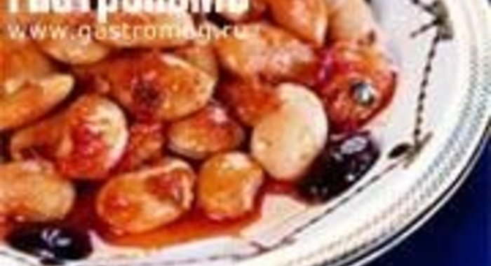 Гигантес яхни (рагу из гигантской фасоли)