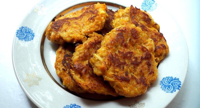 Морковно яблочные оладьи