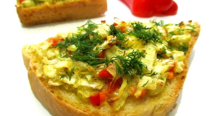 Бутерброд с сыром и луком