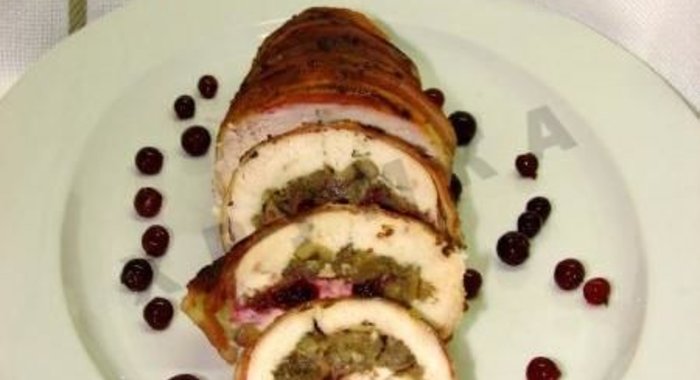 Рулет из куриной грудки с начинкой