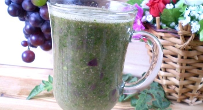Зеленый коктейль с виноградом