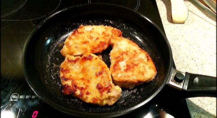 Стейк из свинины в панировке