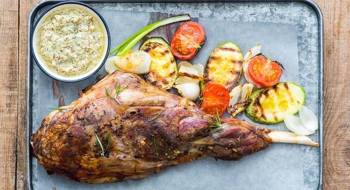 Пасхальный барашек с чесночно-ореховым соусом