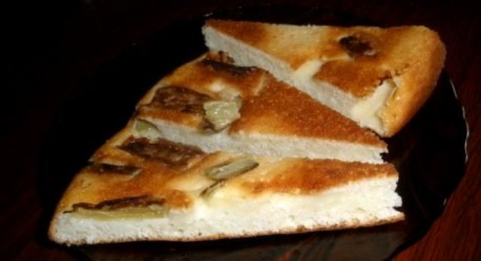 Шарлотка с яблоками и ревенем