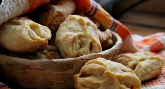 Пирожки с колбасой