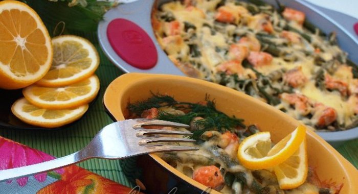 Запеканка с рисом,сёмгой и спаржевой фасолью