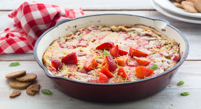 Сладкий омлет с клубникой