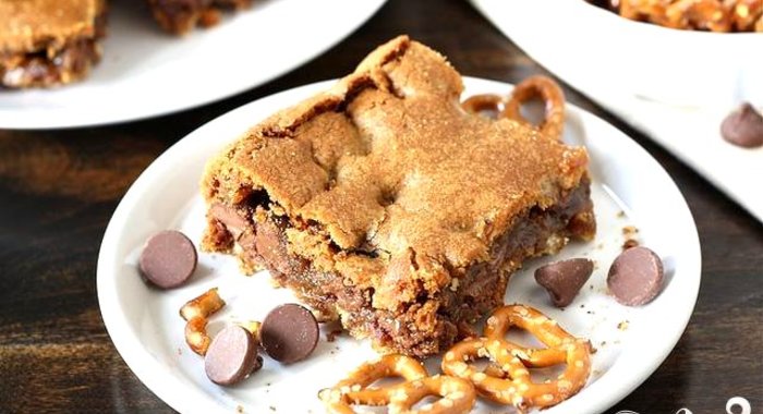 Печенье с шоколадом и соломкой