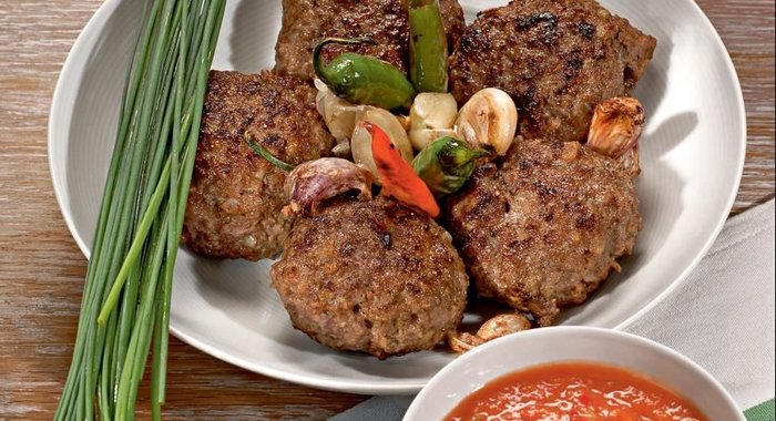 Котлеты с овсяными хлопьями и соусом чили