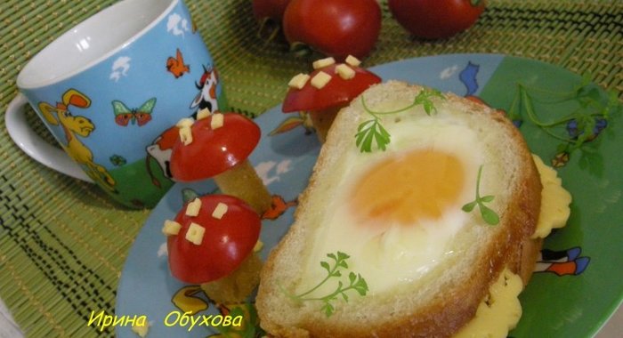 Бутерброд с жареным яйцом для ребенка