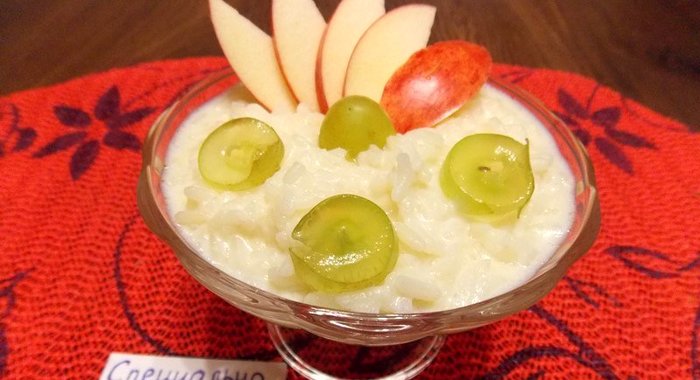 Рисовая каша с фруктами в мультиварке