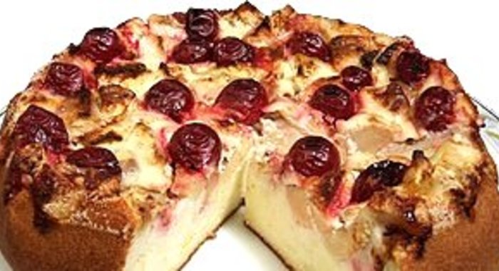 Творожная запеканка со сливами