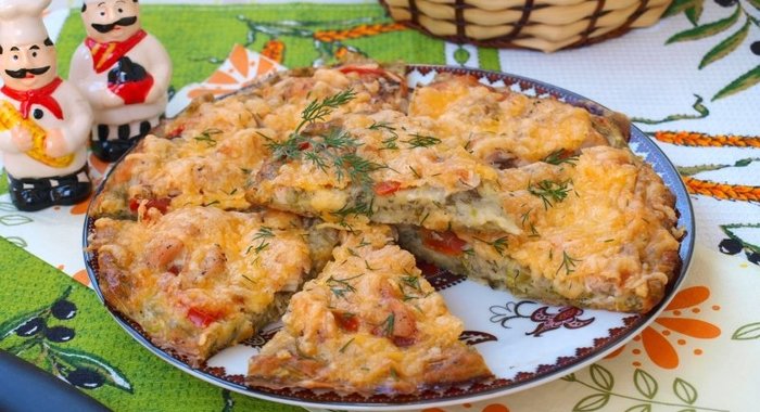 Кабачковая пицца с куриным филе и помидорами