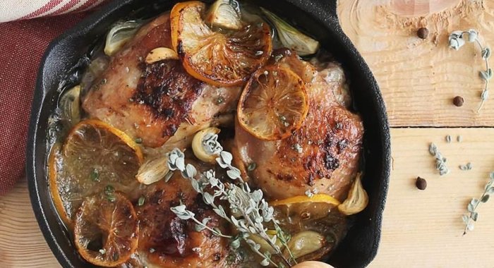 Курица с лимоном, орегано и белым вином