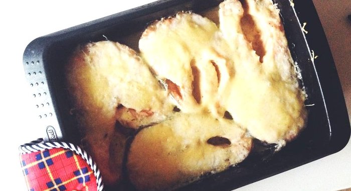 Стейк из семги в духовке под сырной корочкой