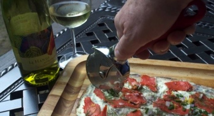 Пицца с лососем