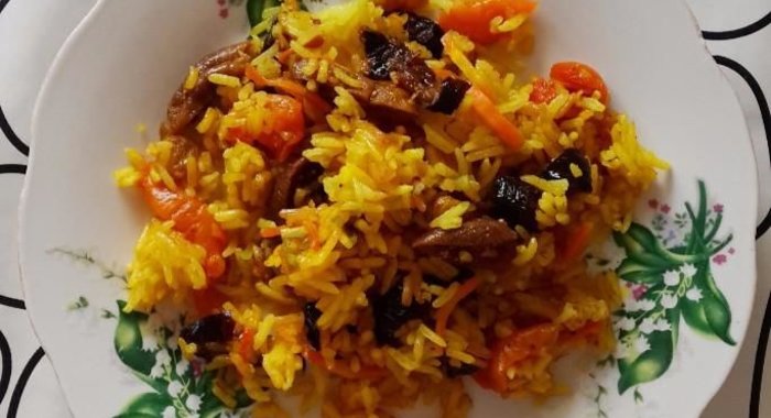 Сладкий плов в мультиварке с сухофруктами изюмом